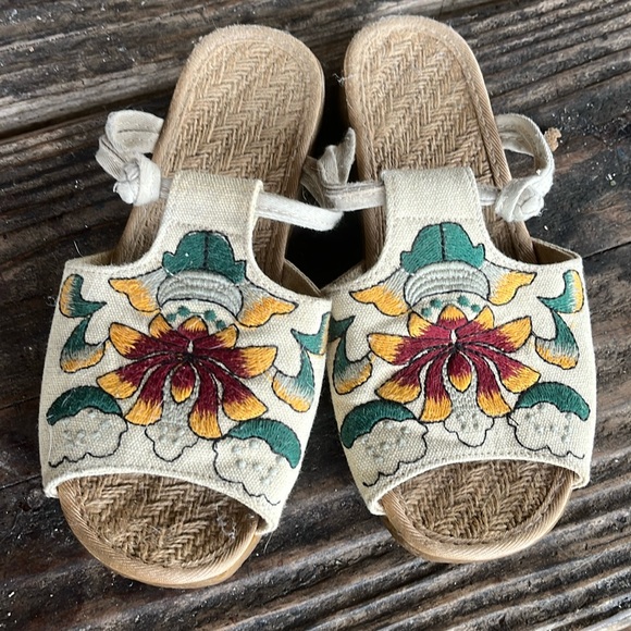 One of a kind size 38 slip ons - Picture 1 of 3